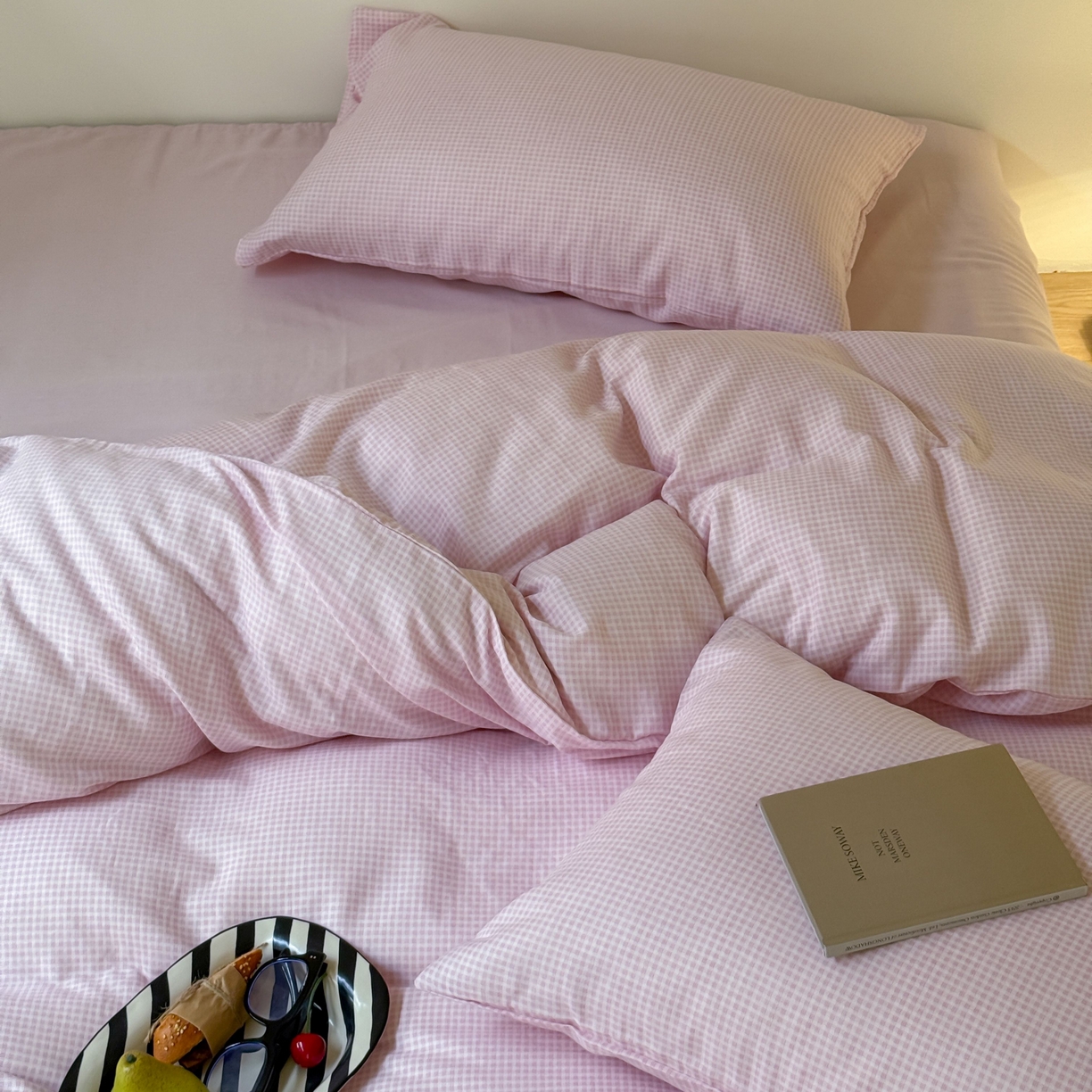 91家纺网 家纺一手货源 找家纺 窝米 2025新品全棉纯棉双层纱简约条格四件套系列第一组 品小格-粉