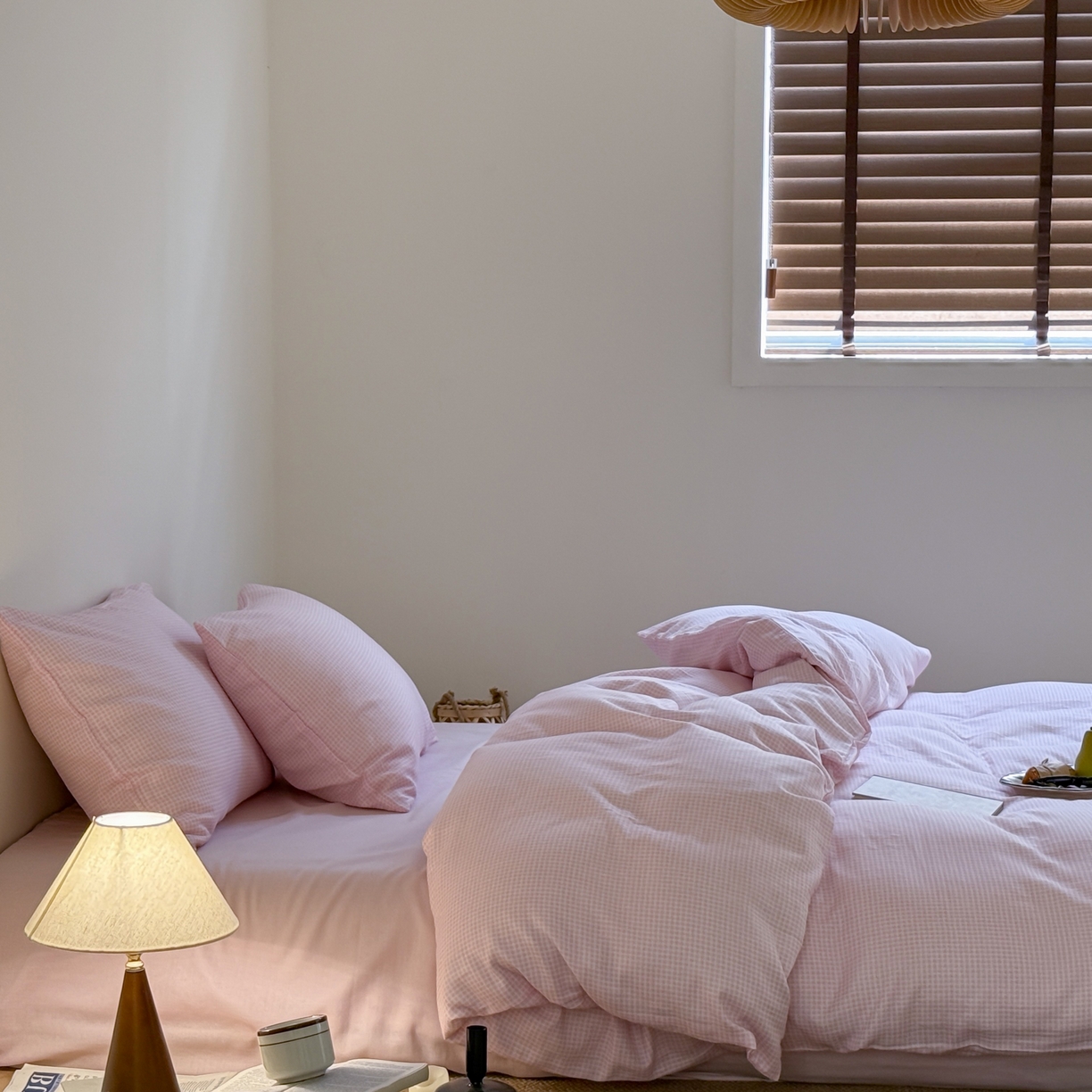 91家纺网 家纺一手货源 找家纺 窝米 2025新品全棉纯棉双层纱简约条格四件套系列第一组 品小格-粉