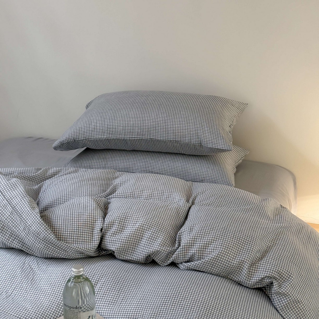 91家纺网 家纺一手货源 找家纺 窝米 2025新品全棉纯棉双层纱简约条格四件套系列第一组 品小格-黑