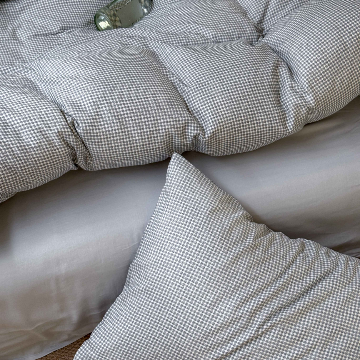 91家纺网 家纺一手货源 找家纺 窝米 2025新品全棉纯棉双层纱简约条格四件套系列第一组 品小格-黑