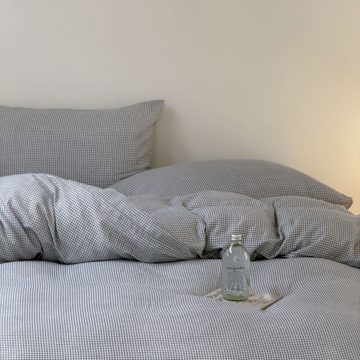 91家纺网 家纺一手货源 找家纺 窝米 2025新品全棉纯棉双层纱简约条格四件套系列第一组 品小格-黑