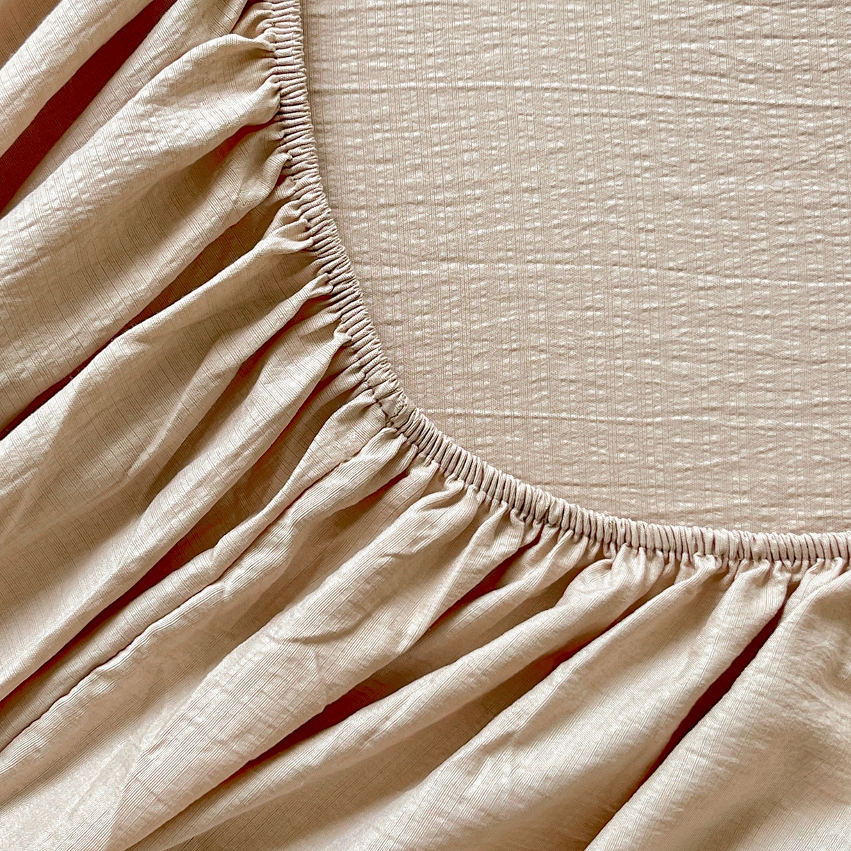 91家纺网 家纺一手货源 找家纺 卡迪熊家纺 2025新款超柔云感双层纱床笠 双层纱-杏色