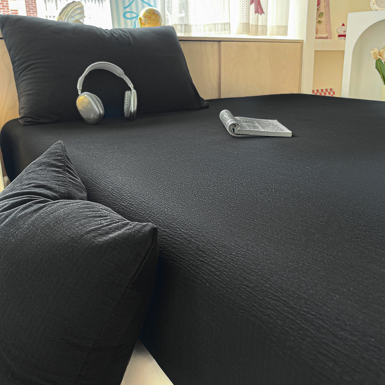 91家纺网 家纺一手货源 找家纺 卡迪熊家纺 2025新款超柔云感双层纱床笠 双层纱-黑色