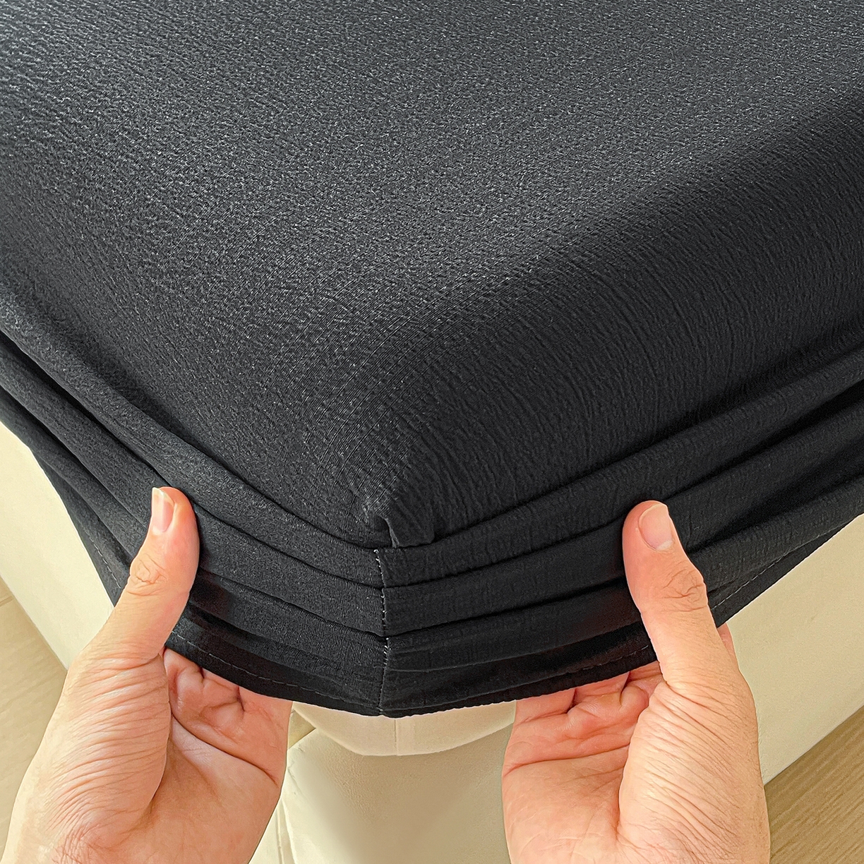 91家纺网 家纺一手货源 找家纺 卡迪熊家纺 2025新款超柔云感双层纱床笠 双层纱-黑色