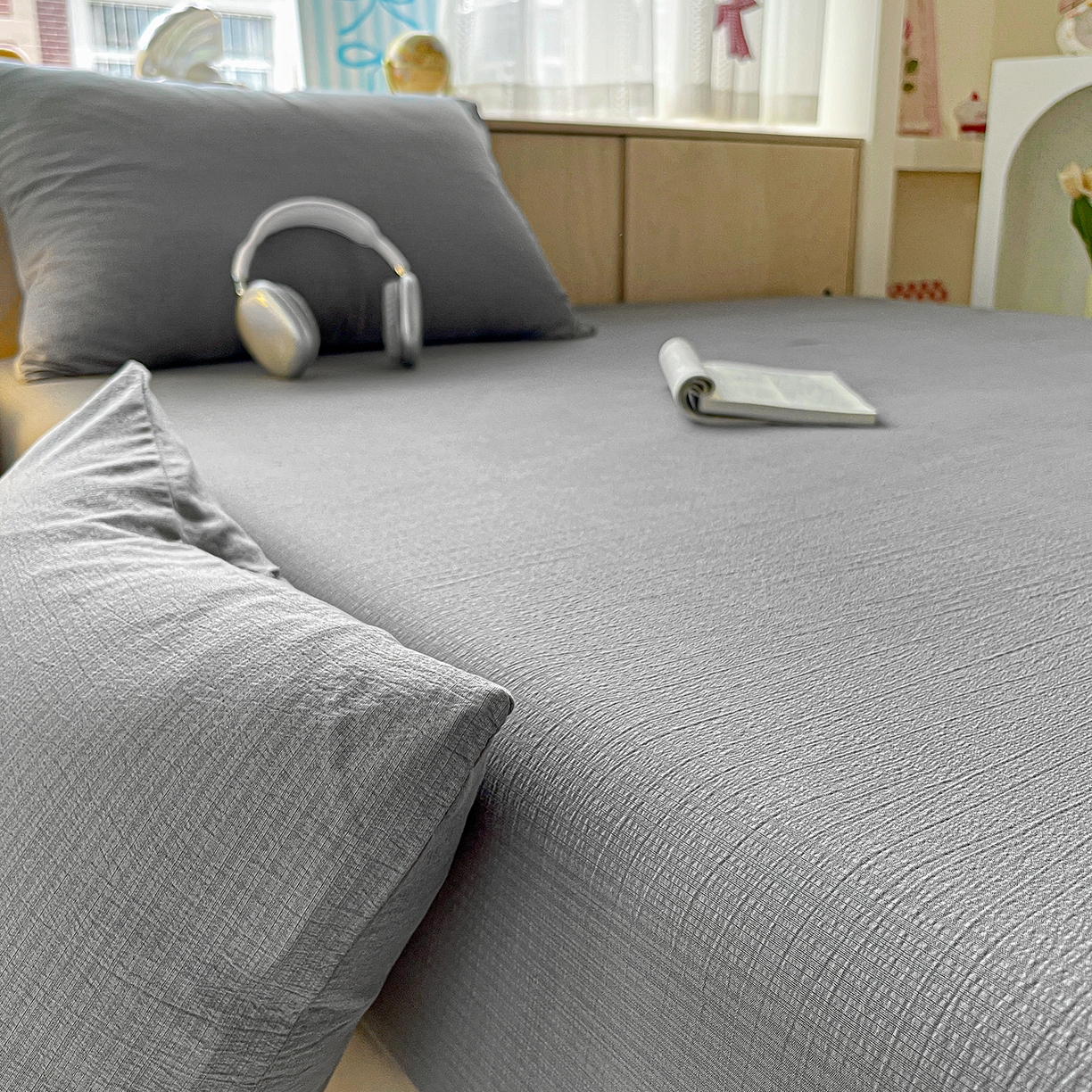 91家纺网 家纺一手货源 找家纺 卡迪熊家纺 2025新款超柔云感双层纱床笠 双层纱-浅灰