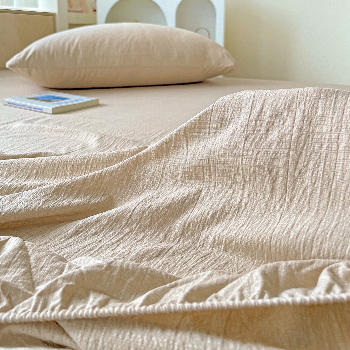 91家纺网 家纺一手货源 找家纺 彩韵家纺 2025新款超柔云感双层纱床笠 双层纱-杏色