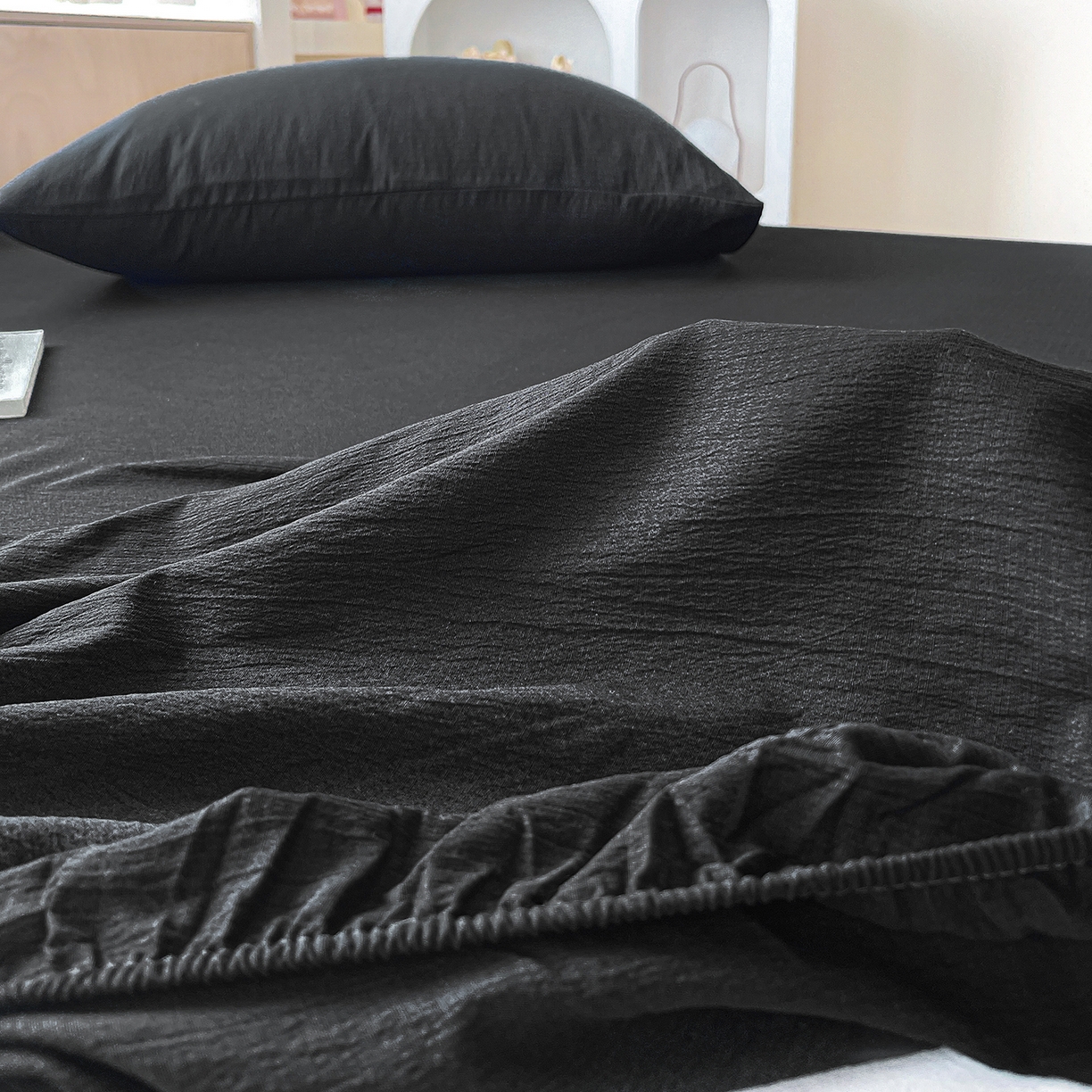 91家纺网 家纺一手货源 找家纺 彩韵家纺 2025新款超柔云感双层纱床笠 双层纱-黑色