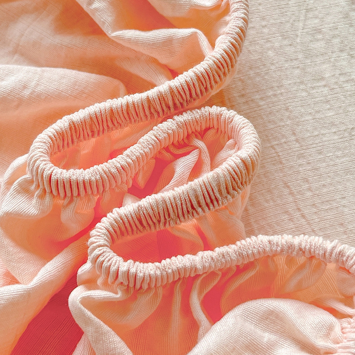 91家纺网 家纺一手货源 找家纺 彩韵家纺 2025新款超柔云感双层纱床笠 双层纱-浅粉