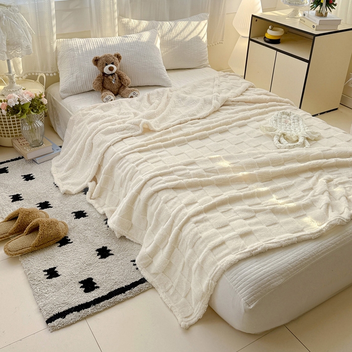 91家纺网 家纺一手货源 找家纺 耀悦家纺 2025新款塔芙绒多功能面包格毛毯毯子 面包格-牛奶