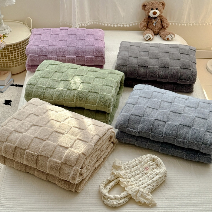 91家纺网 家纺一手货源 找家纺 耀悦家纺 2025新款塔芙绒多功能面包格毛毯毯子 组合图仅做展示