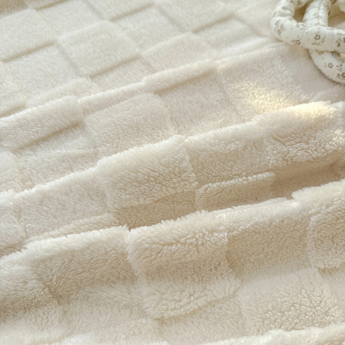 91家纺网 家纺一手货源 找家纺 耀悦家纺 2025新款塔芙绒多功能面包格毛毯毯子 面包格-牛奶