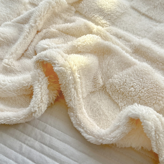 91家纺网 家纺一手货源 找家纺 耀悦家纺 2025新款塔芙绒多功能面包格毛毯毯子 面包格-牛奶