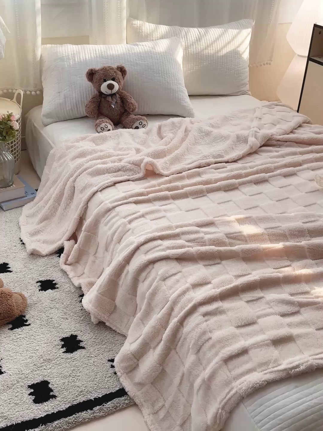 91家纺网 家纺一手货源 找家纺 耀悦家纺 2025新款塔芙绒多功能面包格毛毯毯子 面包格-牛奶