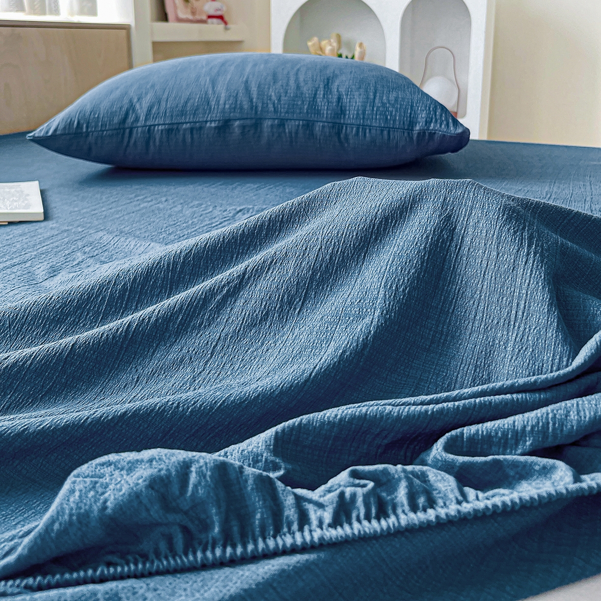 91家纺网 家纺一手货源 找家纺 彩韵家纺 2025新款超柔云感双层纱床笠 双层纱-深蓝