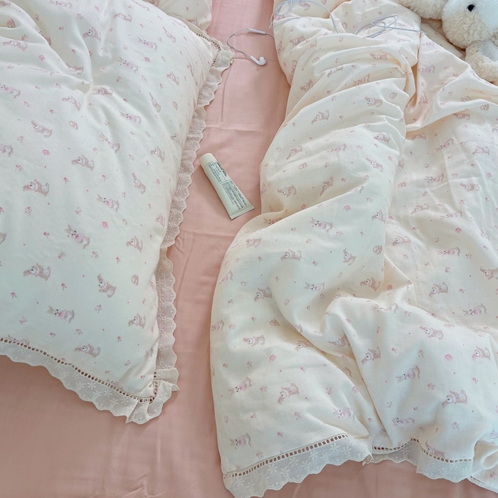 91家纺网 家纺一手货源 找家纺 荣轩2025新款全棉双层纱镂空花边工艺款四件套（铺床版） 可可绒