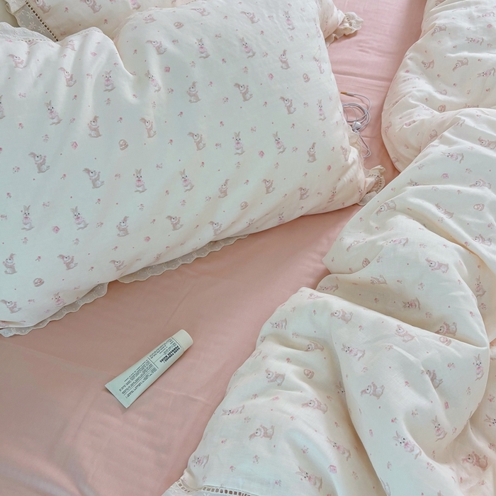 91家纺网 家纺一手货源 找家纺 荣轩2025新款全棉双层纱镂空花边工艺款四件套（铺床版） 可可绒