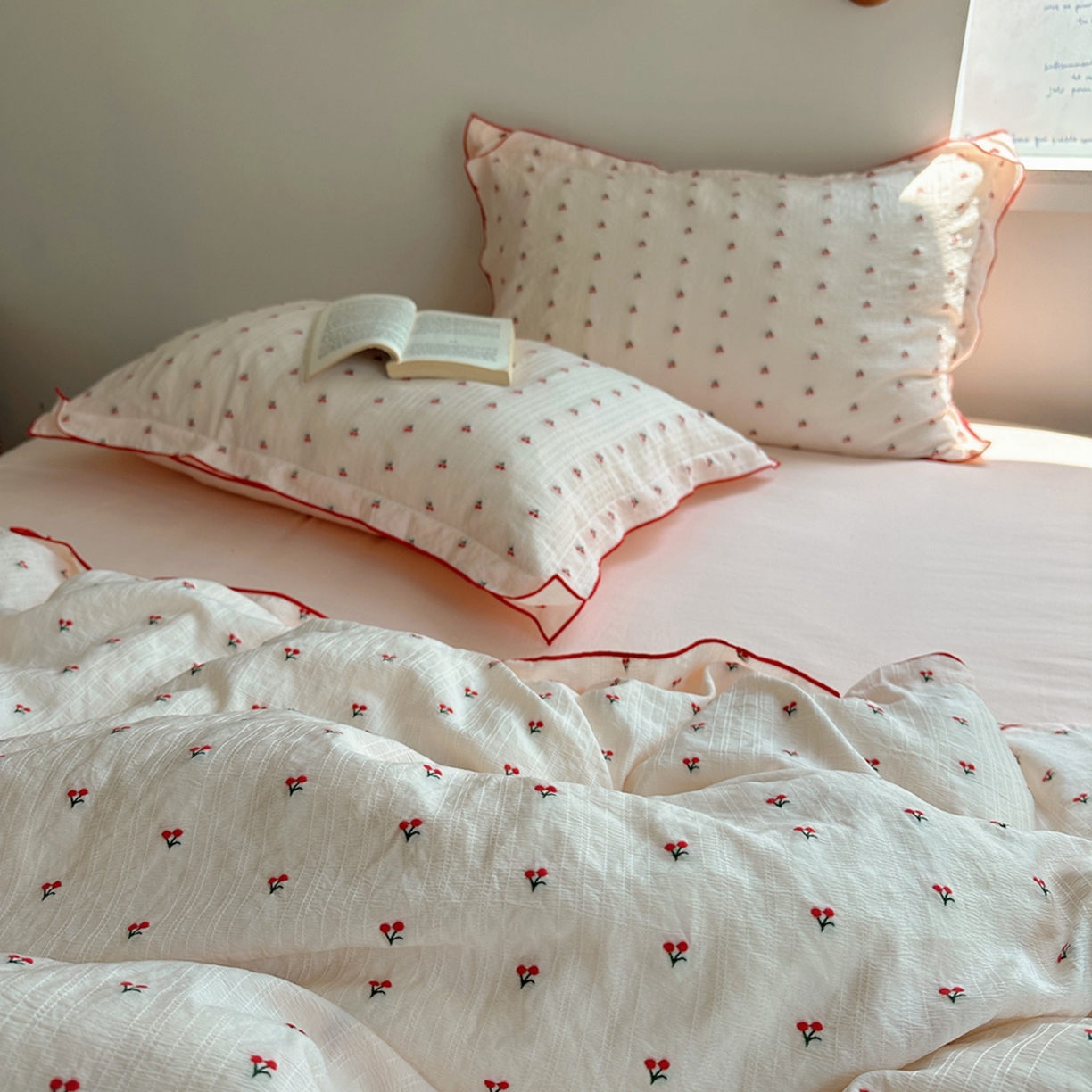 91家纺网 家纺一手货源 找家纺 （总）轻奢坊 2025新款小樱桃大提花剪花水洗棉密拷花边四件套