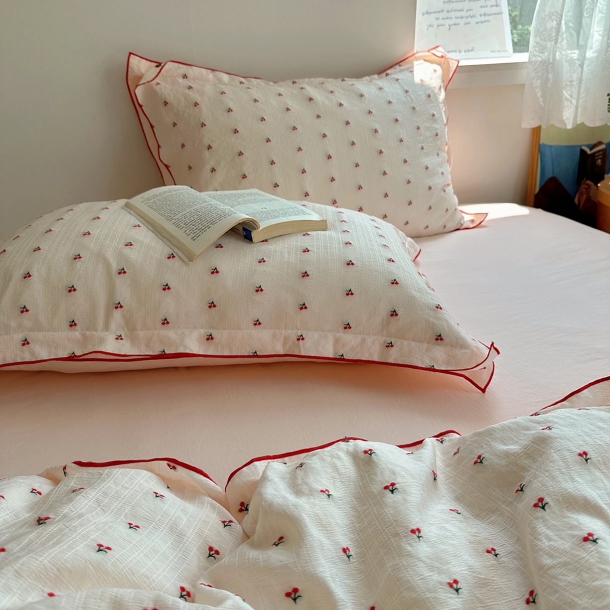 91家纺网 家纺一手货源 找家纺 （总）轻奢坊 2025新款小樱桃大提花剪花水洗棉密拷花边四件套