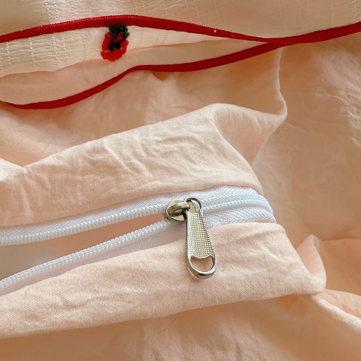 91家纺网 家纺一手货源 找家纺 （总）轻奢坊 2025新款小樱桃大提花剪花水洗棉密拷花边四件套