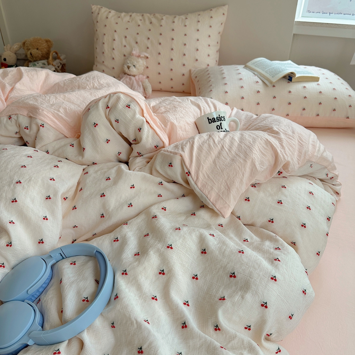 91家纺网 家纺一手货源 找家纺 轻奢坊 2025新款小樱桃大提花剪花水洗棉密拷花边四件套 基础款小樱桃初荷粉