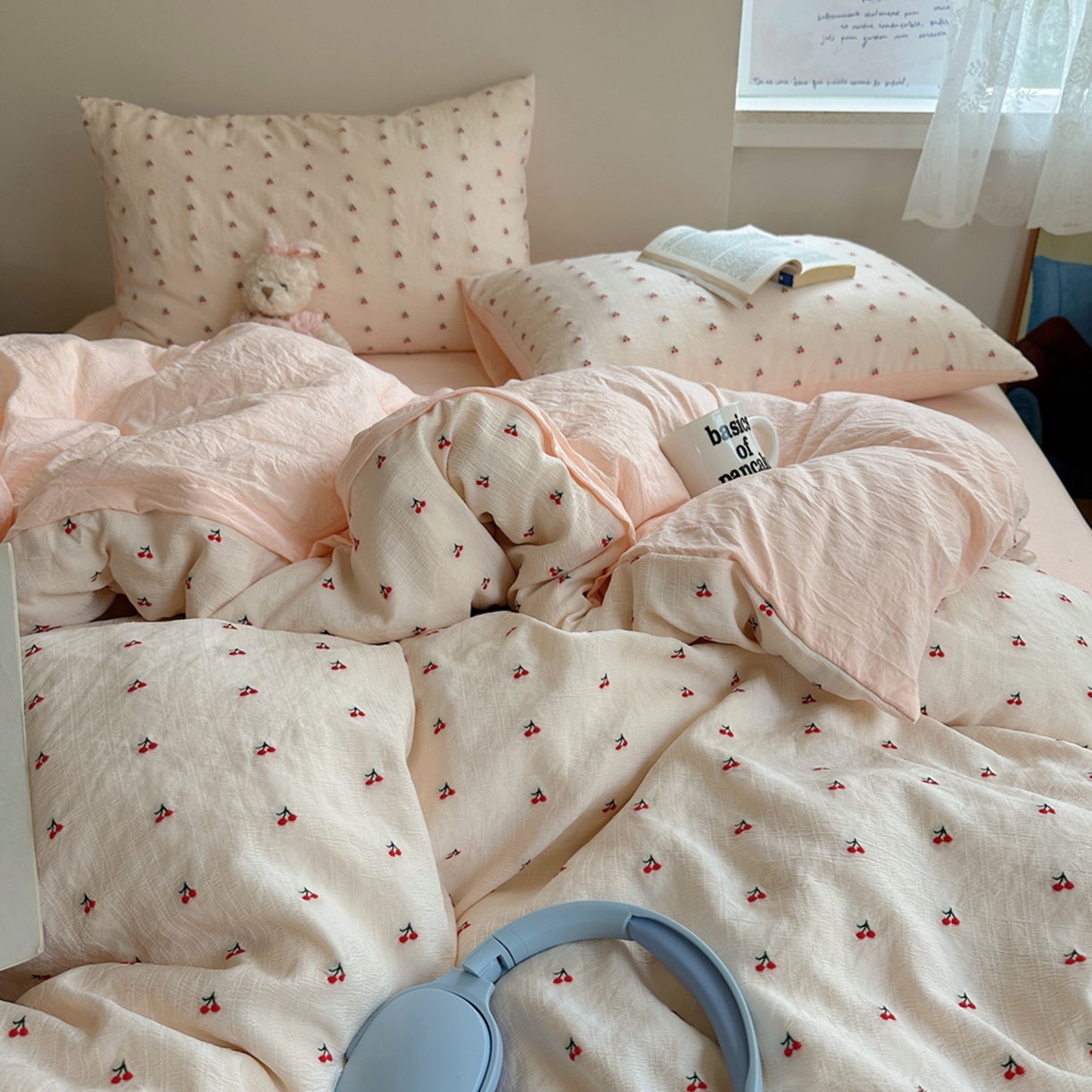 91家纺网 家纺一手货源 找家纺 轻奢坊 2025新款小樱桃大提花剪花水洗棉密拷花边四件套 基础款小樱桃初荷粉