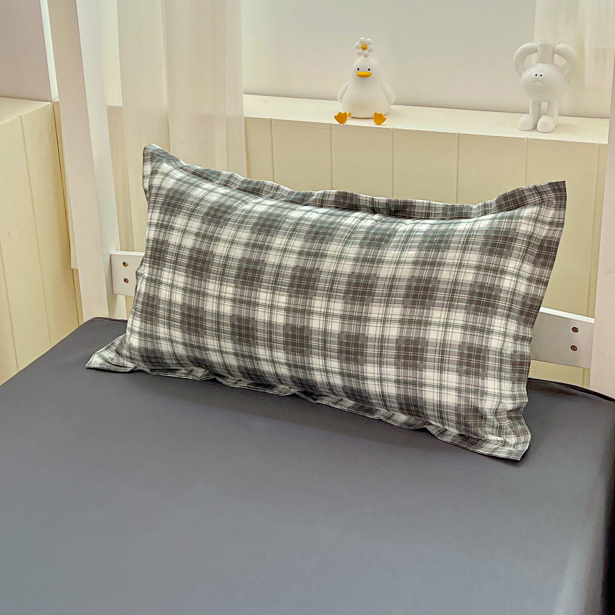 91家纺网 家纺一手货源 找家纺 楠沐家纺 2025新款格子系列芦荟棉学生三件套四件套 洛可可灰