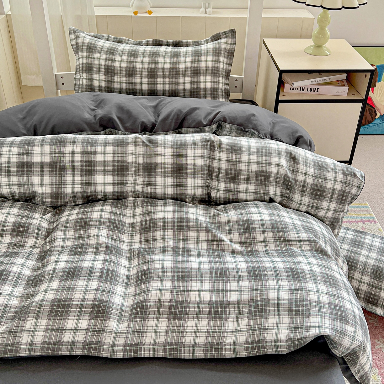 91家纺网 家纺一手货源 找家纺 楠沐家纺 2025新款格子系列芦荟棉学生三件套四件套 洛可可灰