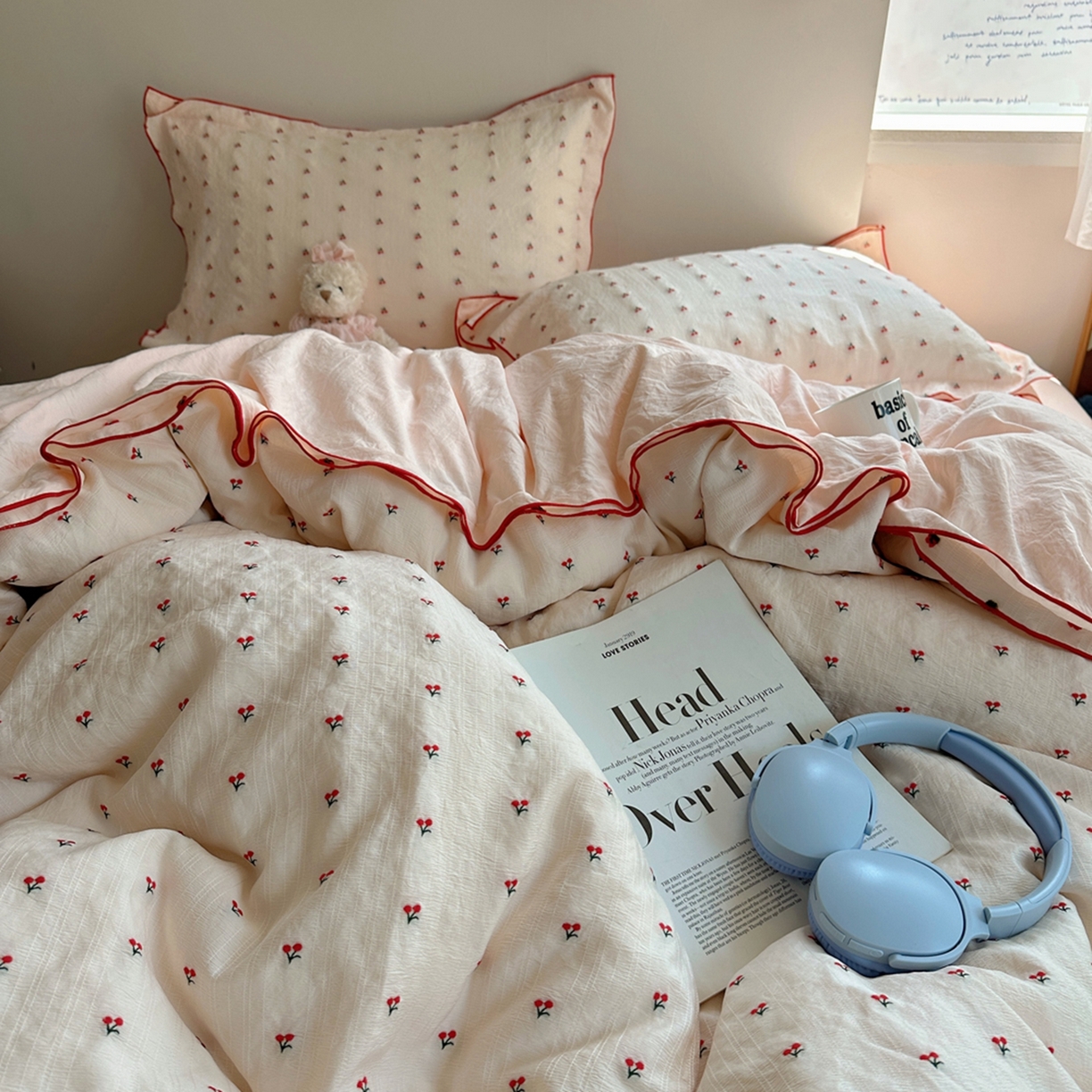 91家纺网 家纺一手货源 找家纺 轻奢坊 2025新款小樱桃大提花剪花水洗棉密拷花边四件套 密拷花边小樱桃初荷粉