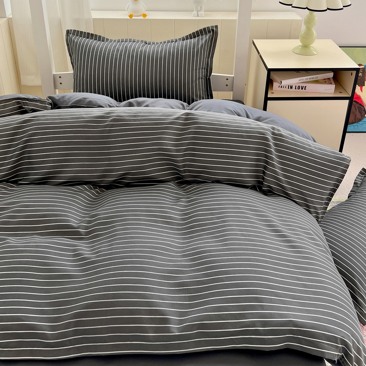 91家纺网 家纺一手货源 找家纺 楠沐家纺 2025新款格子系列芦荟棉学生三件套四件套 拿铁