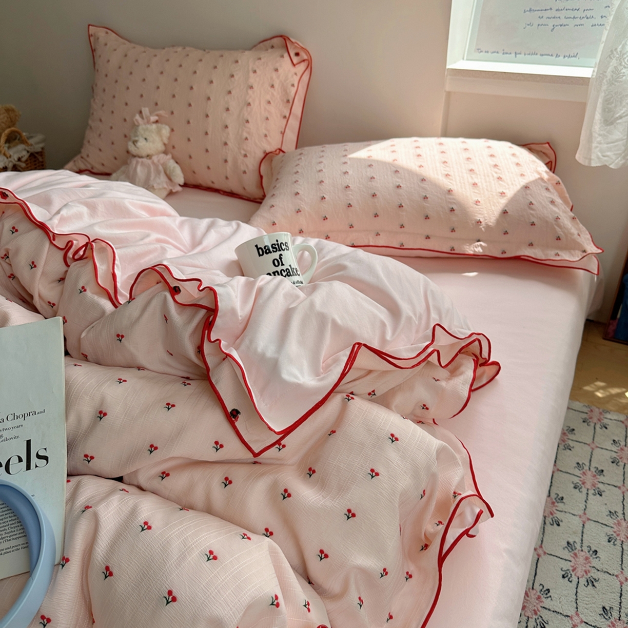 91家纺网 家纺一手货源 找家纺 轻奢坊 2025新款小樱桃大提花剪花水洗棉密拷花边四件套 密拷花边小樱桃珊瑚粉