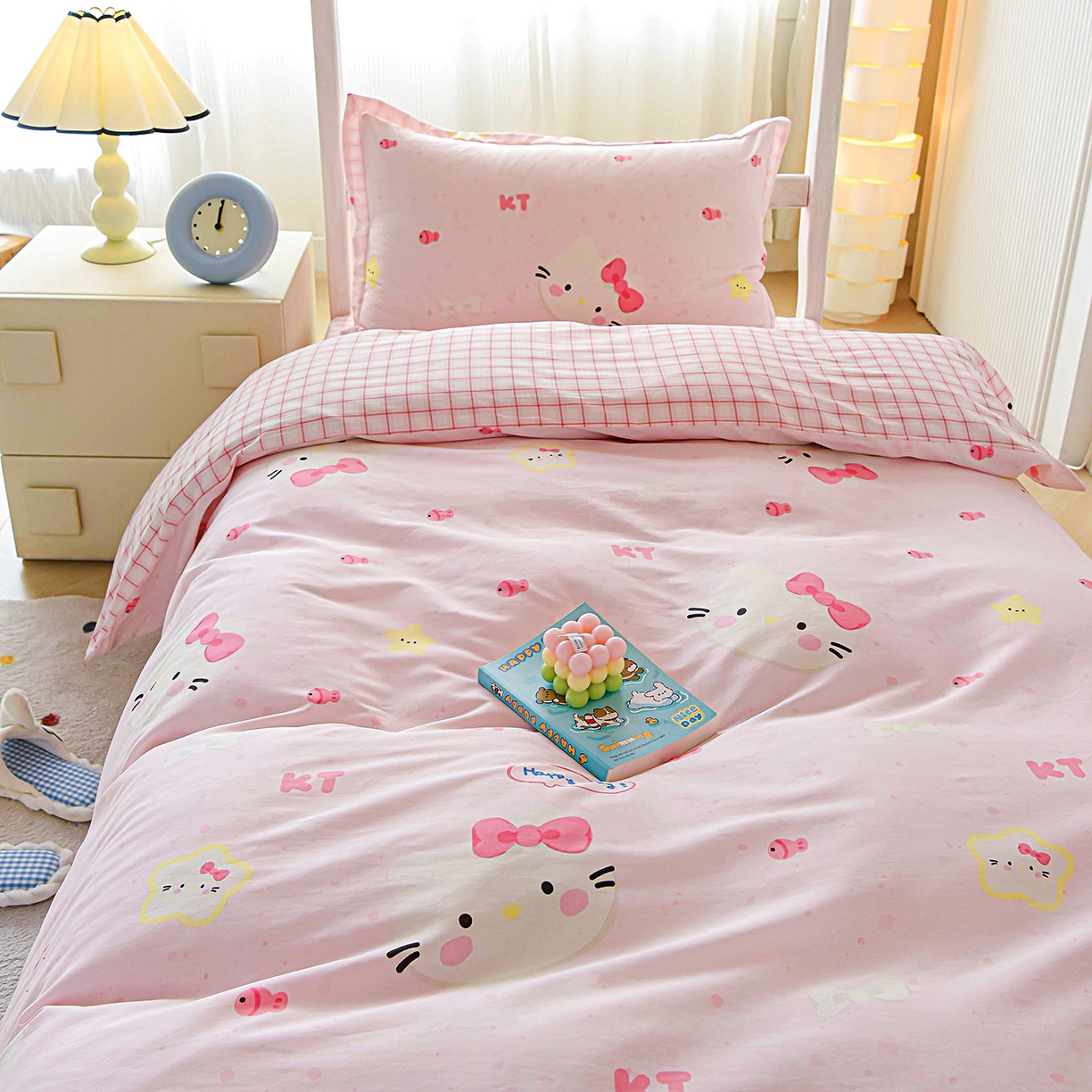 91家纺网 家纺一手货源 找家纺 天之爱 2025新款全棉纯棉印花三件套学生六件套 甜美Kitty