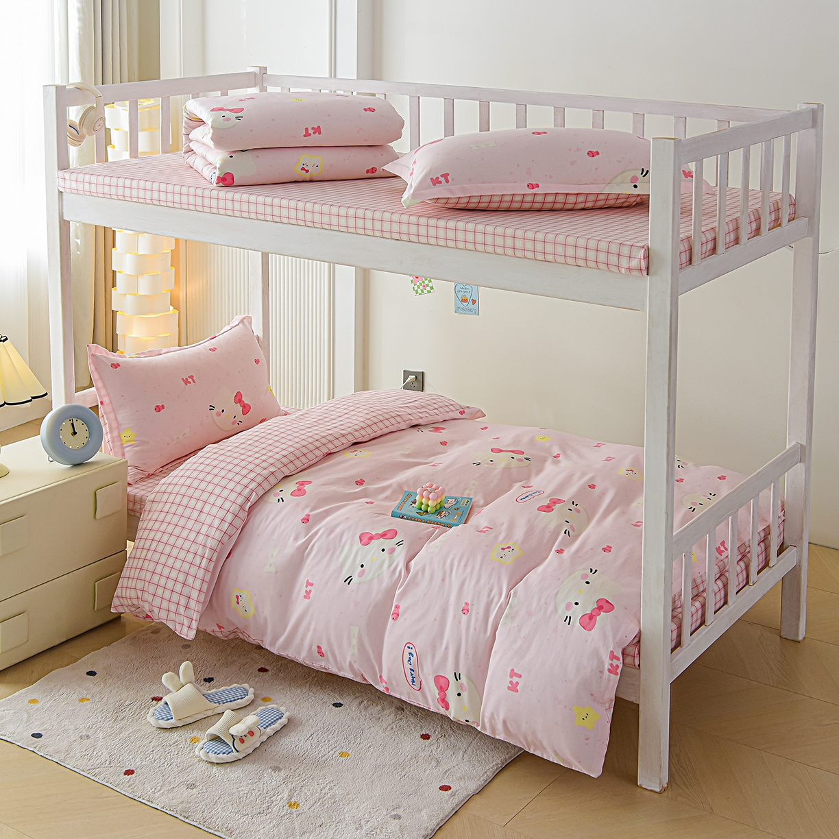 91家纺网 家纺一手货源 找家纺 天之爱 2025新款全棉纯棉印花三件套学生六件套 甜美Kitty