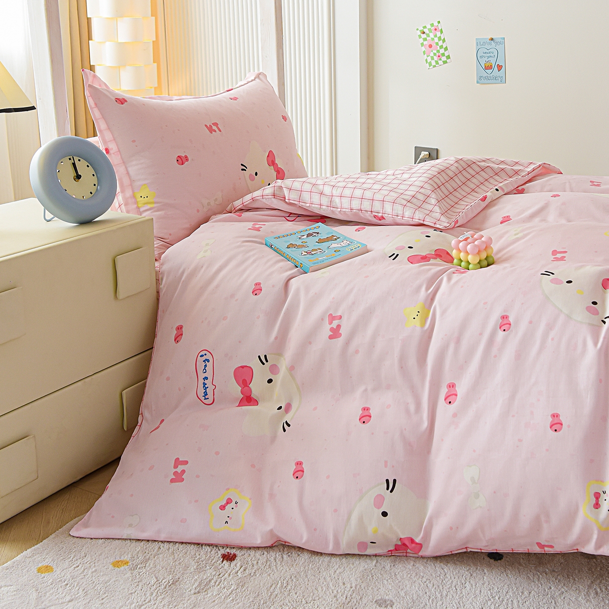 91家纺网 家纺一手货源 找家纺 天之爱 2025新款全棉纯棉印花三件套学生六件套 甜美Kitty