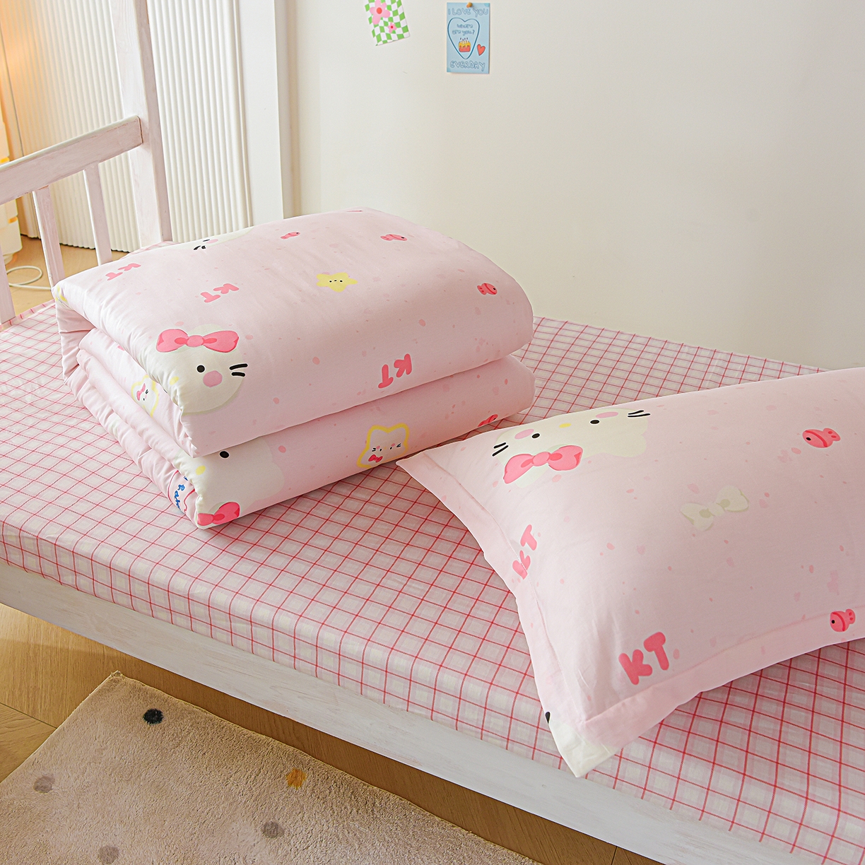 91家纺网 家纺一手货源 找家纺 天之爱 2025新款全棉纯棉印花三件套学生六件套 甜美Kitty