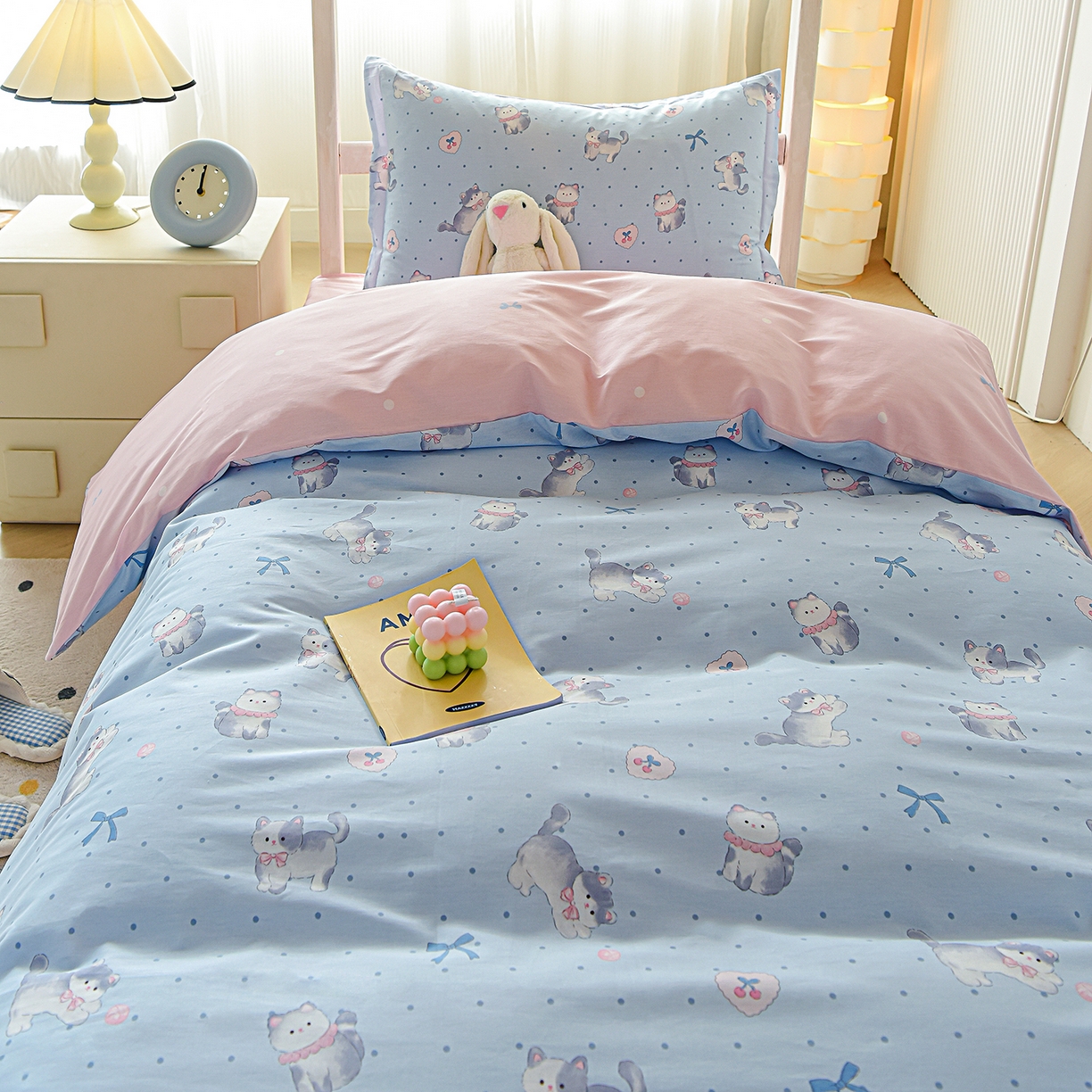 91家纺网 家纺一手货源 找家纺 天之爱 2025新款全棉纯棉印花三件套学生六件套 樱桃小喵