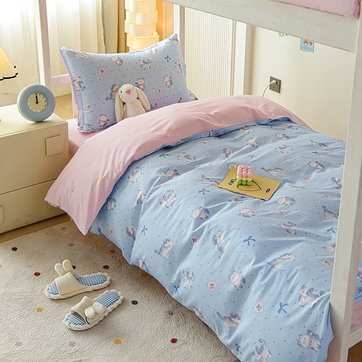 91家纺网 家纺一手货源 找家纺 天之爱 2025新款全棉纯棉印花三件套学生六件套 樱桃小喵