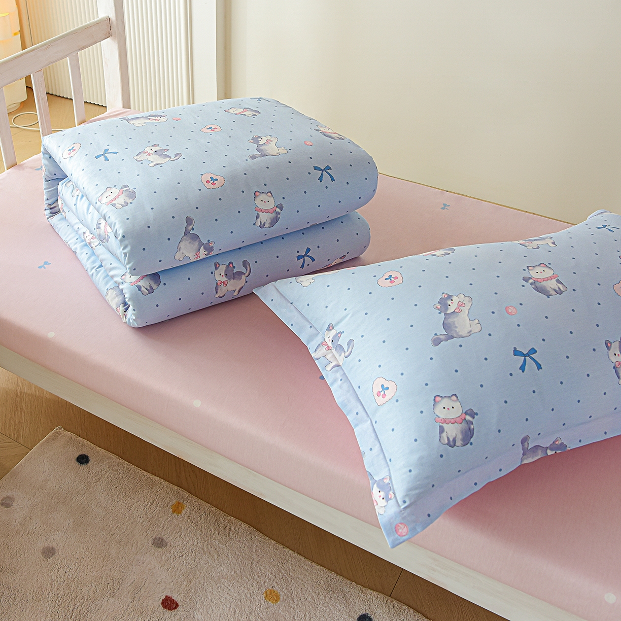 91家纺网 家纺一手货源 找家纺 天之爱 2025新款全棉纯棉印花三件套学生六件套 樱桃小喵