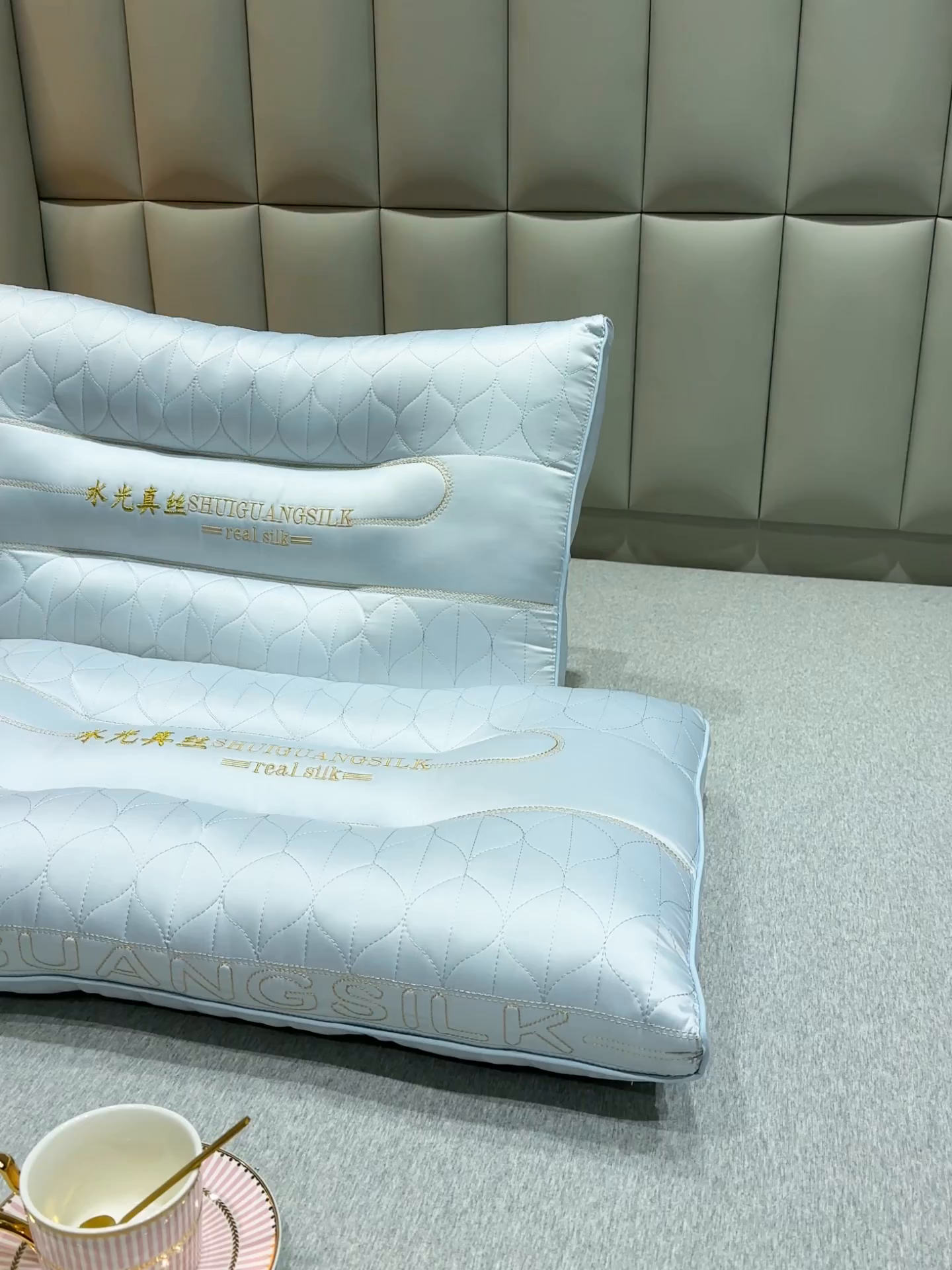 91家纺网 家纺一手货源 找家纺 蝶飞舞 2025新款豪华水光真丝乳胶层枕头枕芯 莫代尔水光真丝枕头枕芯 水光真丝-蓝色 48*74cm