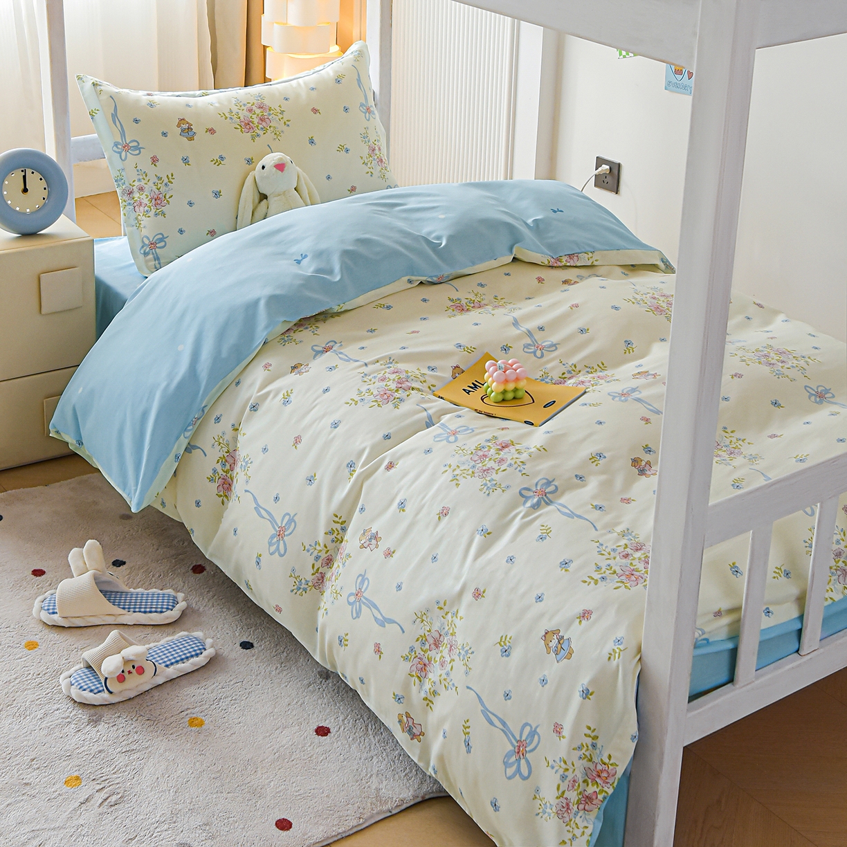 91家纺网 家纺一手货源 找家纺 天之爱 2025新款全棉纯棉印花三件套学生六件套 幽幽花间兔