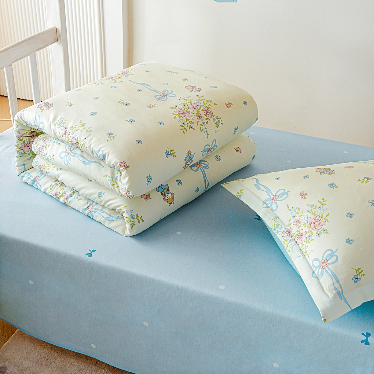 91家纺网 家纺一手货源 找家纺 天之爱 2025新款全棉纯棉印花三件套学生六件套 幽幽花间兔