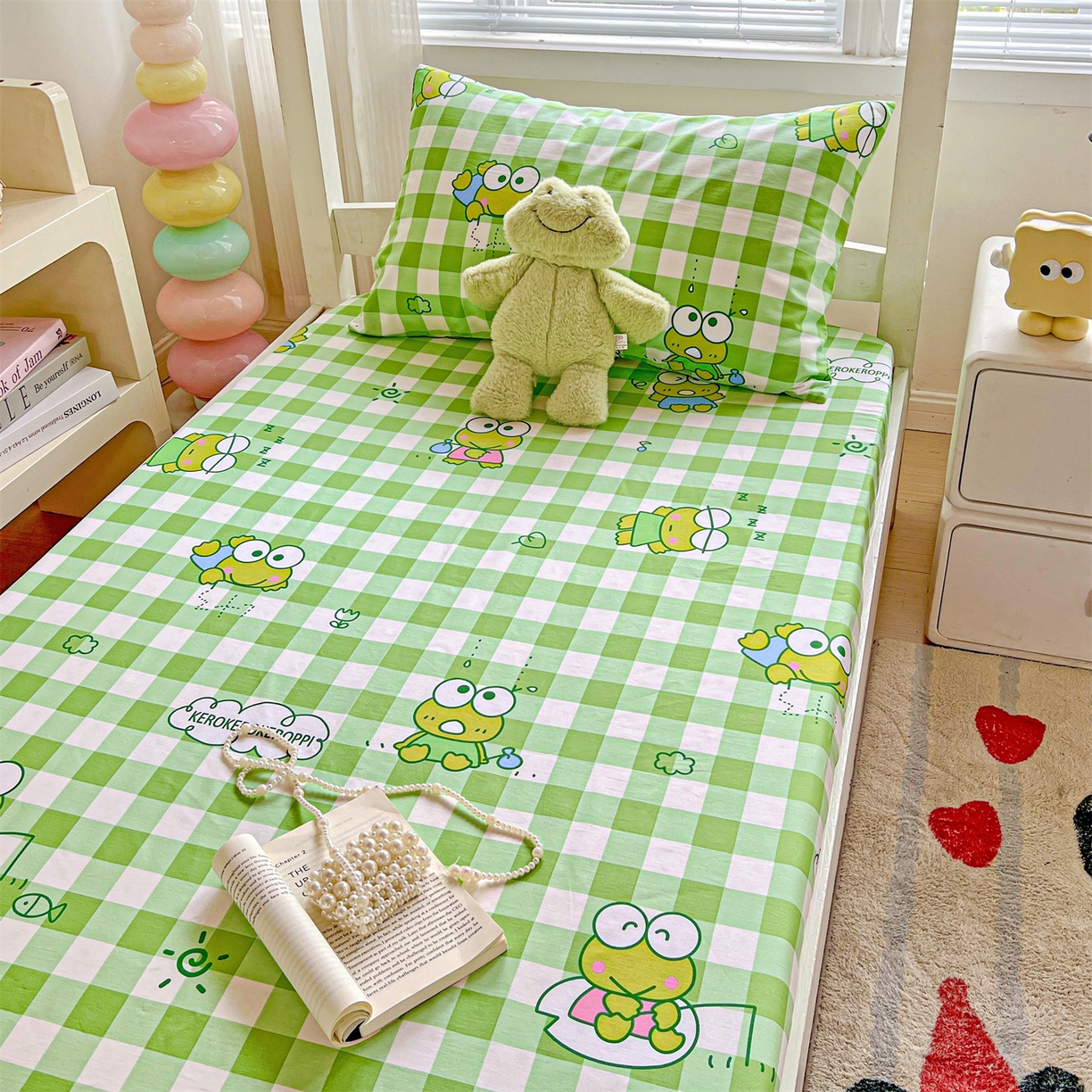 91家纺网 家纺一手货源 找家纺 名兮家居 2025-奥特曼-三丽鸥全棉13372学生床上下铺床笠【含防伪标】 格子大眼蛙