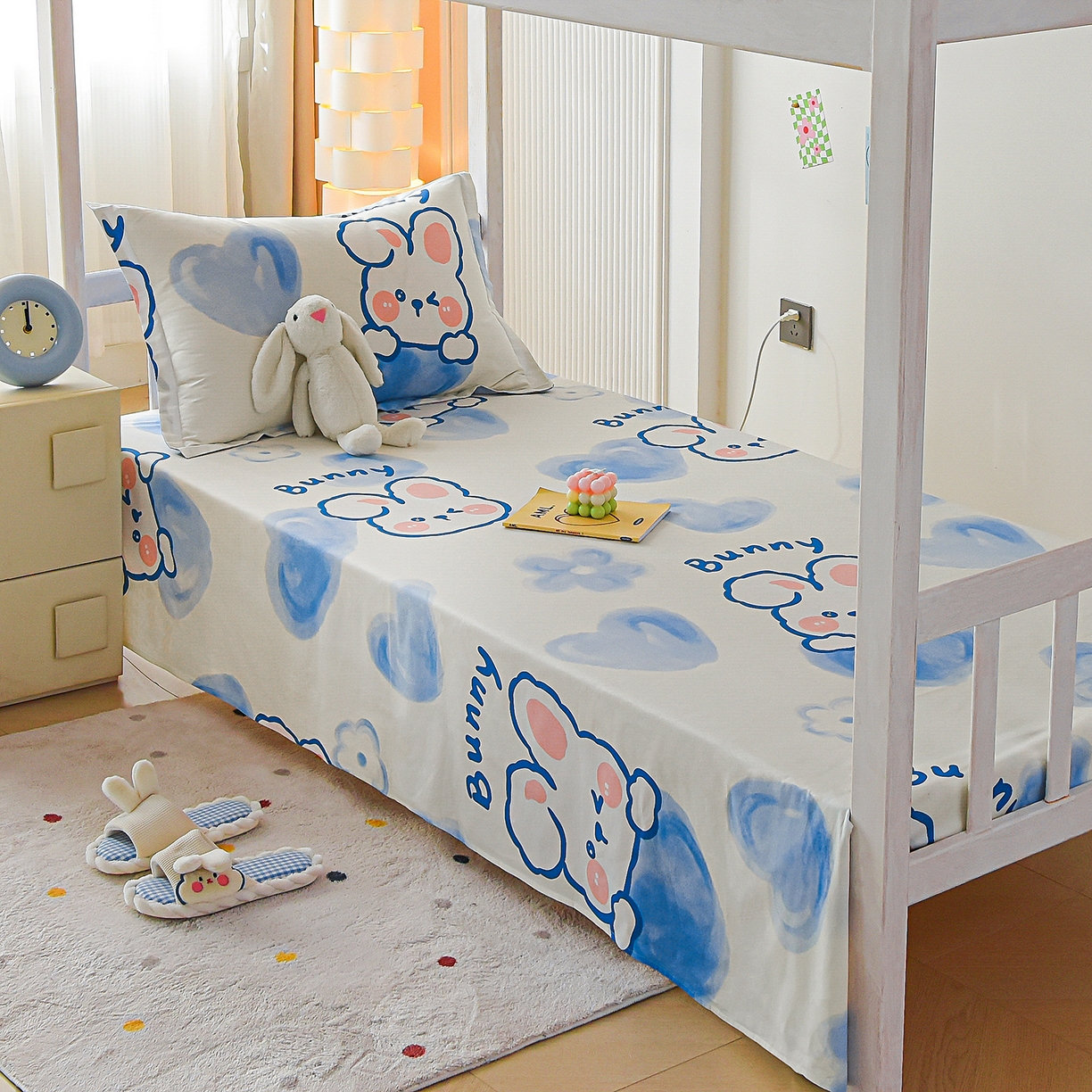 91家纺网 家纺一手货源 找家纺 天之爱 2025新款全棉纯棉印花三件套学生六件套 晴天小兔