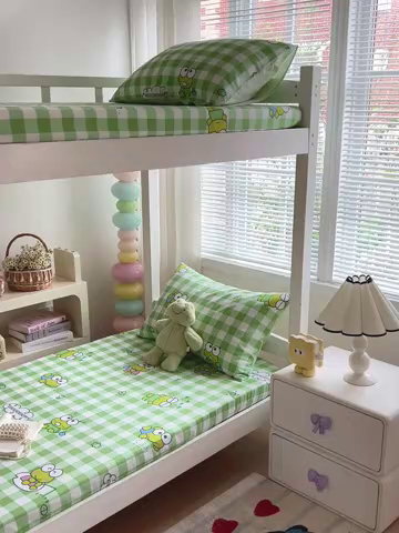 91家纺网 家纺一手货源 找家纺 名兮家居 2025-奥特曼-三丽鸥全棉13372学生床上下铺床笠【含防伪标】 格子大眼蛙