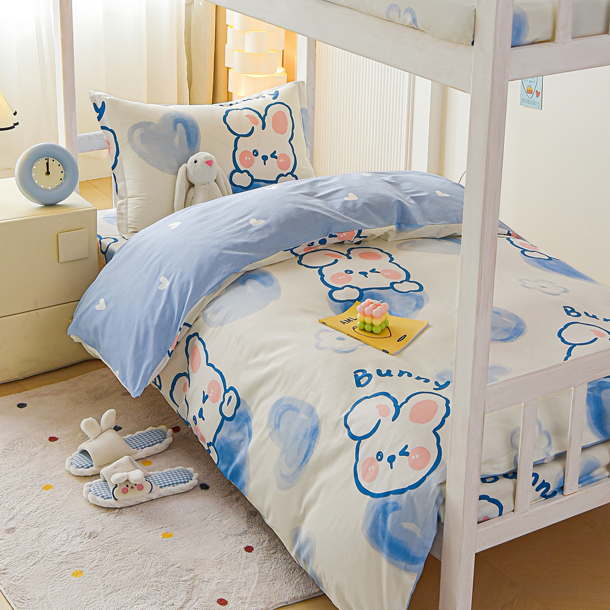 91家纺网 家纺一手货源 找家纺 天之爱 2025新款全棉纯棉印花三件套学生六件套 晴天小兔