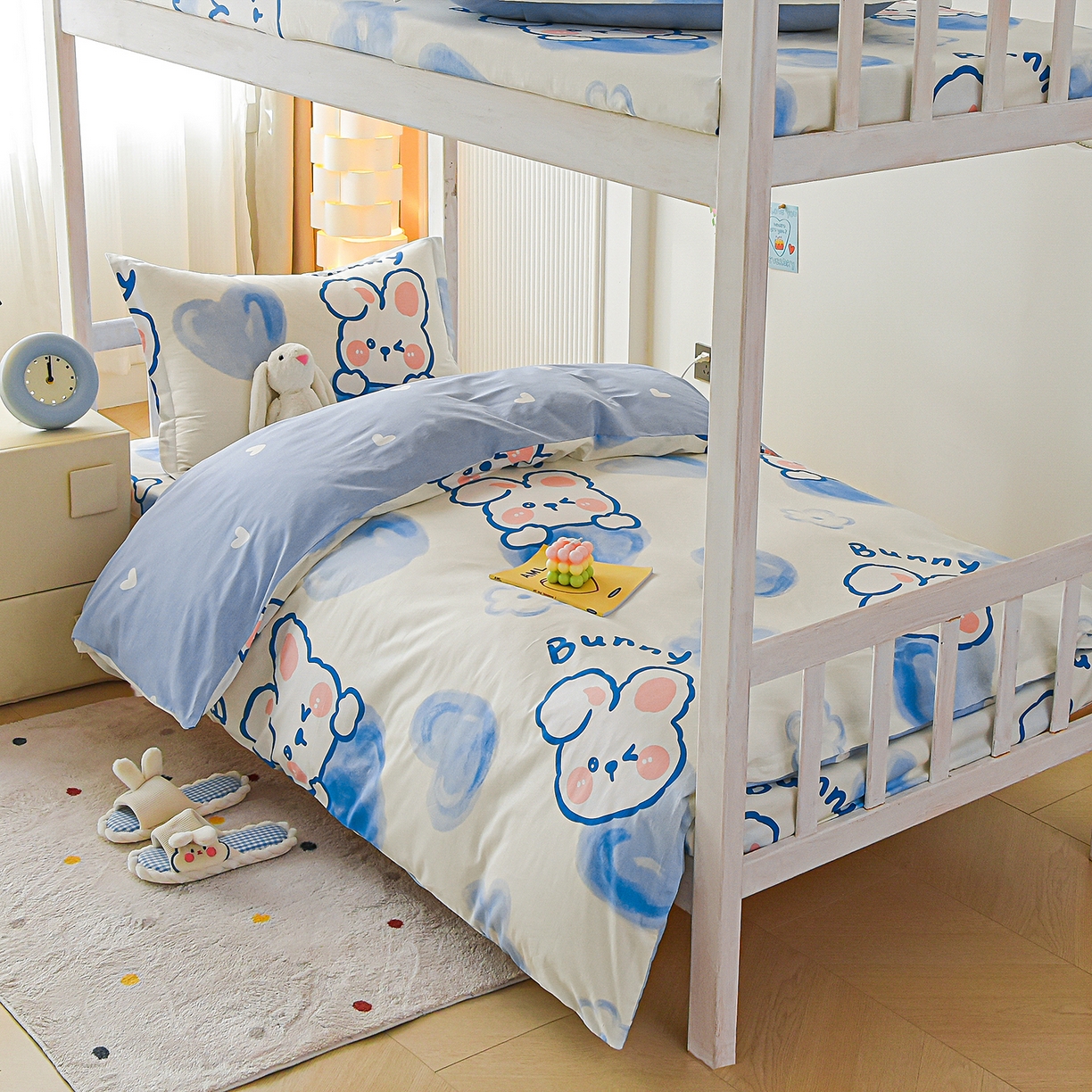 91家纺网 家纺一手货源 找家纺 天之爱 2025新款全棉纯棉印花三件套学生六件套 晴天小兔