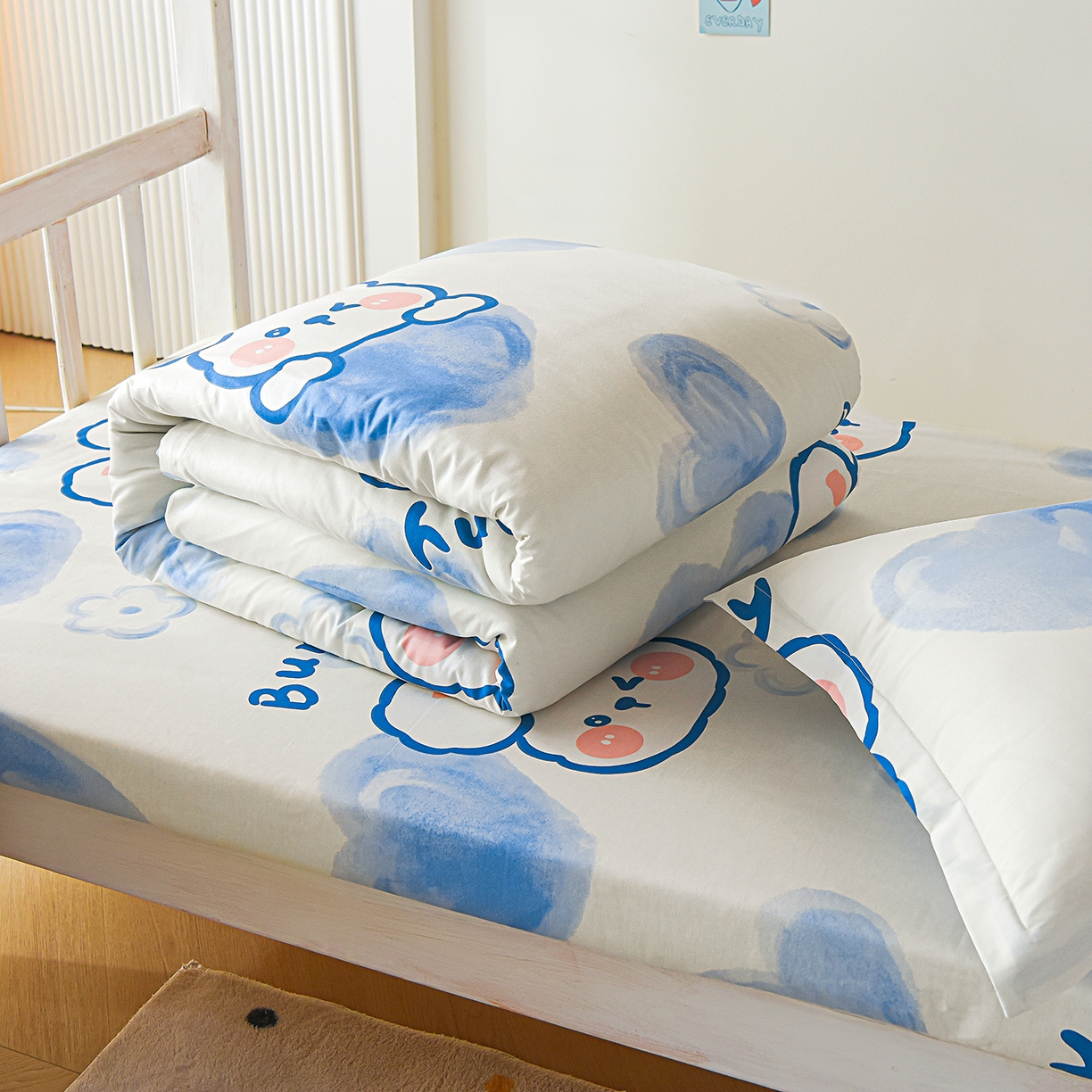 91家纺网 家纺一手货源 找家纺 天之爱 2025新款全棉纯棉印花三件套学生六件套 晴天小兔