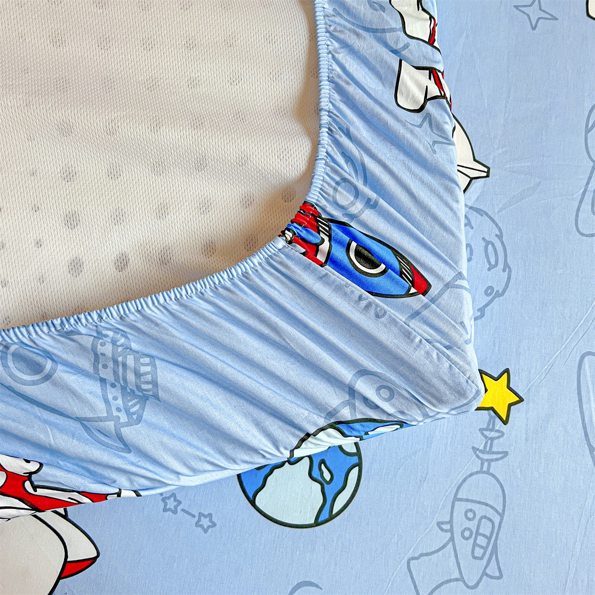 91家纺网 家纺一手货源 找家纺 名兮家居 2025-奥特曼-三丽鸥全棉13372学生床上下铺床笠【含防伪标】 太空奥特曼