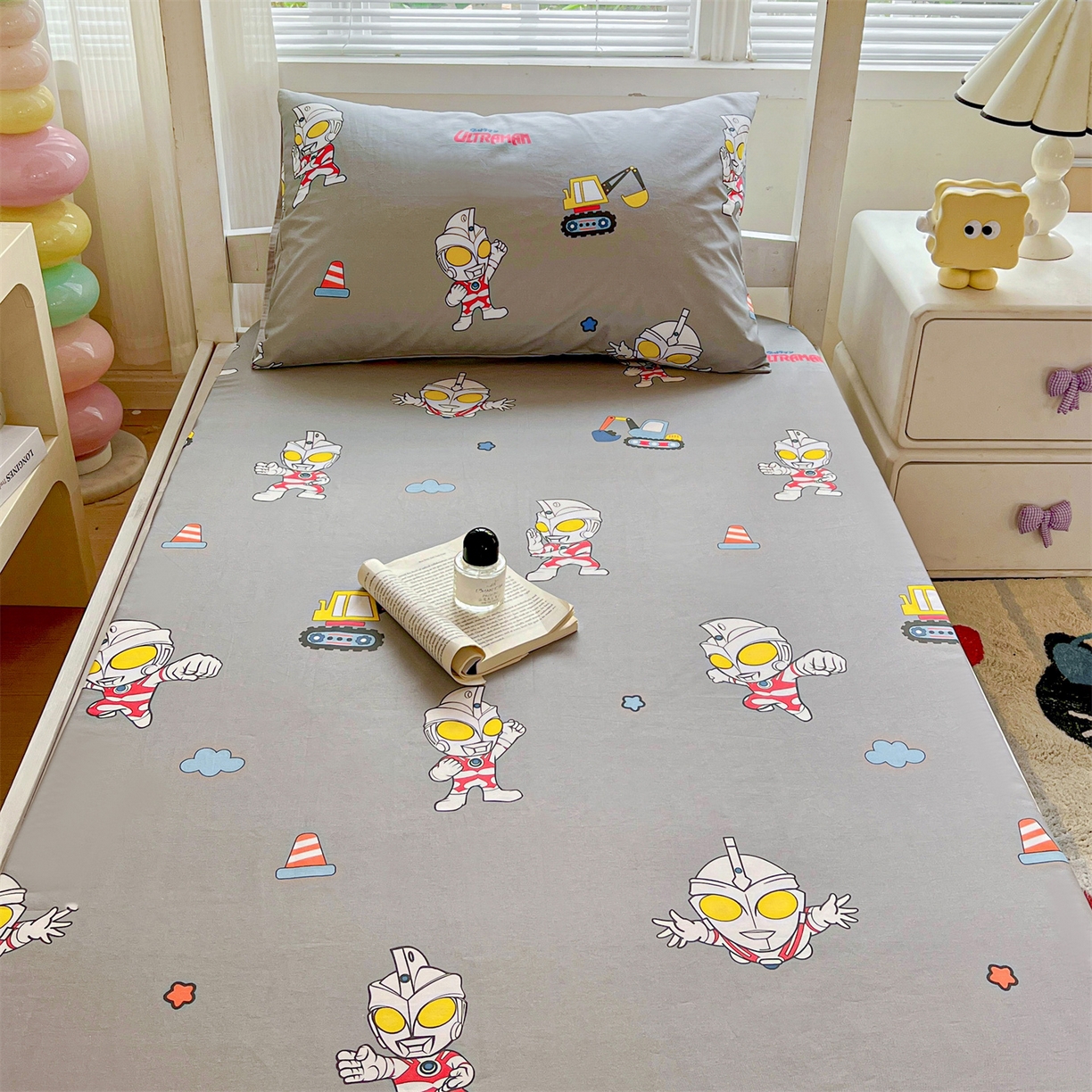 91家纺网 家纺一手货源 找家纺 名兮家居 2025-奥特曼-三丽鸥全棉13372学生床上下铺床笠【含防伪标】 宇宙小分队