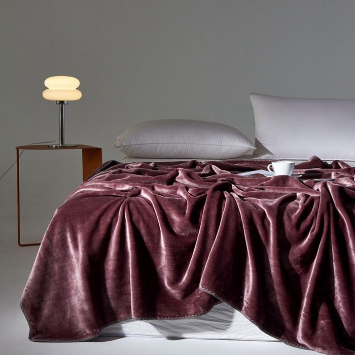 91家纺网 家纺一手货源 找家纺 馨米莱家纺2025新款贝壳边牛奶绒毛毯 豆沙色