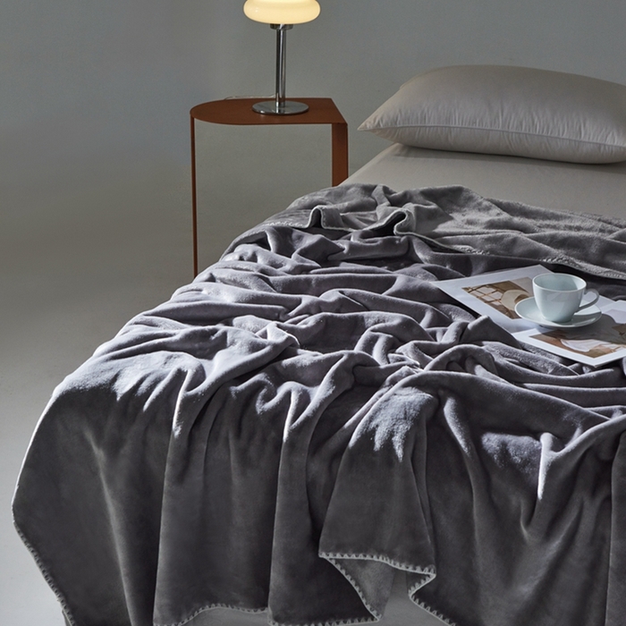91家纺网 家纺一手货源 找家纺 馨米莱家纺2025新款贝壳边牛奶绒毛毯 高级灰